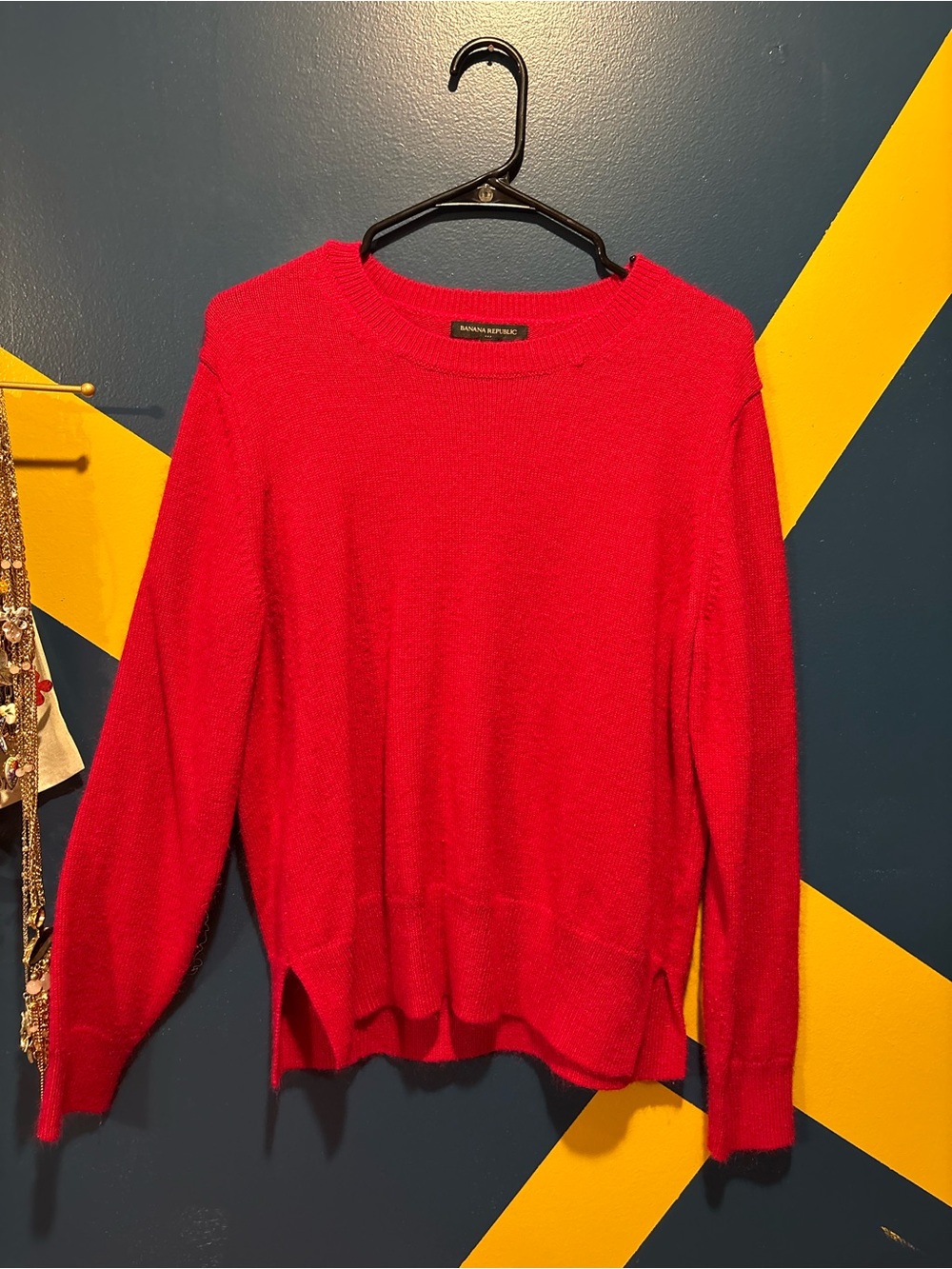Banana Republic Magenta Crewneck Lightweight Sweater EUC